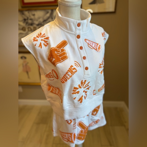 New! Rare! QUEEN OF SPARKLES Orange and White Cheers Queen Set - Picture 4 of 13